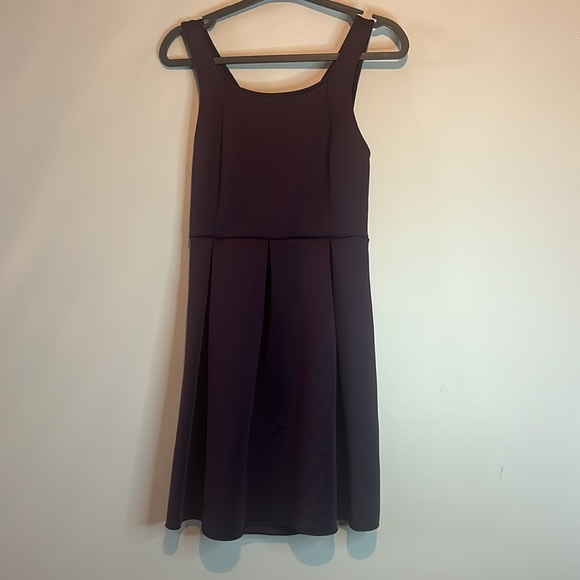 Elegant Purple Sleeveless Dress - Picture 8 of 10